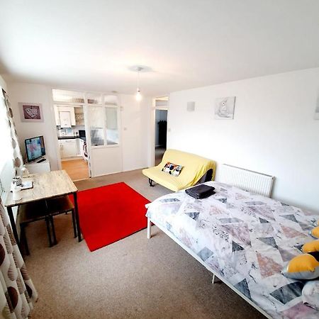 Rayleigh Town Centre 2 Bedroom Apartment 외부 사진