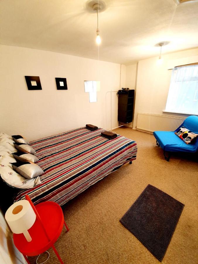 Rayleigh Town Centre 2 Bedroom Apartment 외부 사진